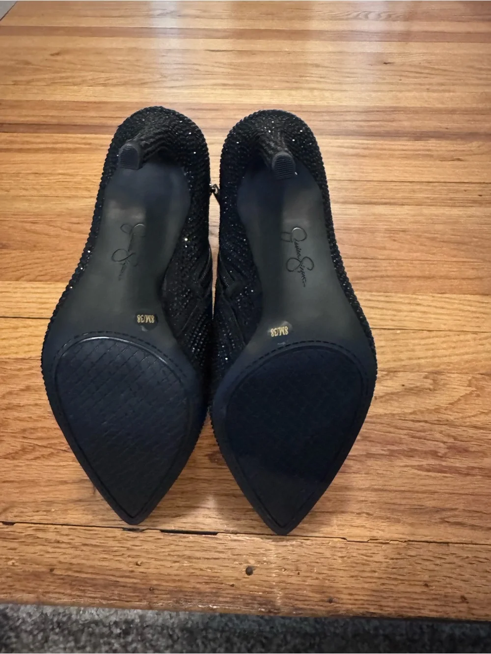 Jessica Simpson sleek black